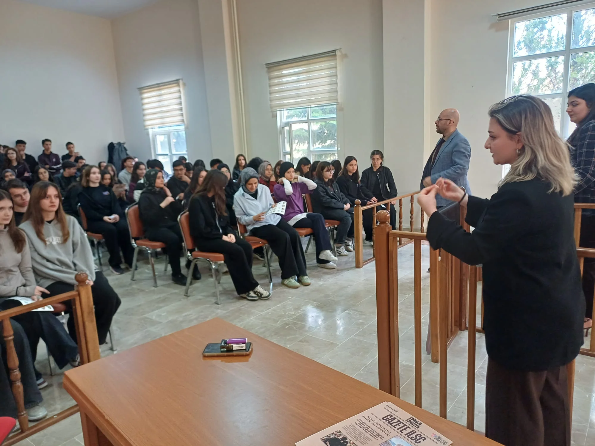 Lise Öğrencilerine Önce Eğitim Sonra Konser