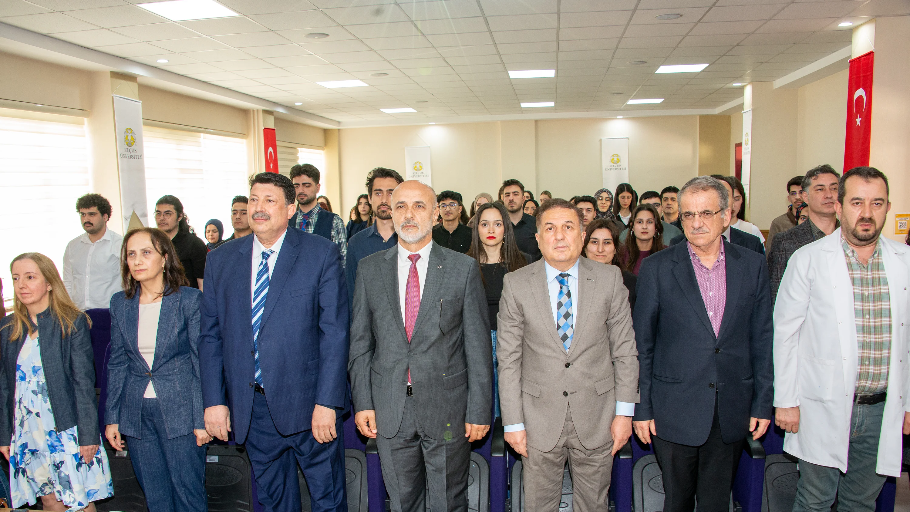 Fen Fakültesi öğrencileri beyaz önlük giydi