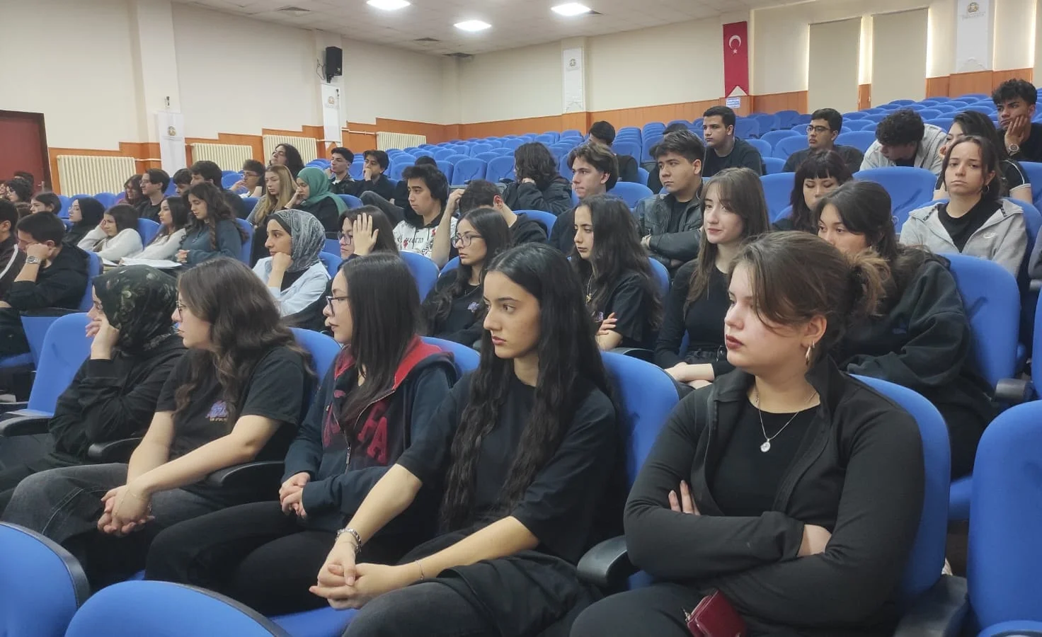Lise Öğrencilerine Önce Eğitim Sonra Konser